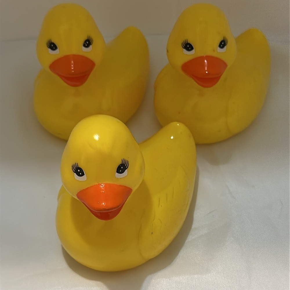 Bath & Body Works Yellow Rubber Duck Set of 3 Eyelashes Orange Beak 36534